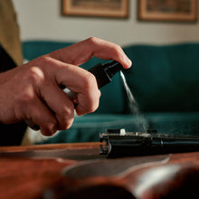 Load image into Gallery viewer, Waffenpflegeöl als Spray im praktischen Pumpzerstäuber